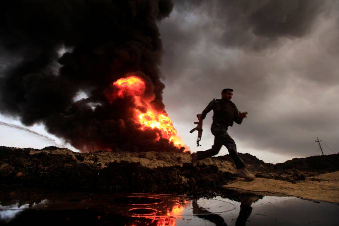Atentado com carro-bomba deixa 12 mortos e 25 feridos em Bagdá, no Iraque