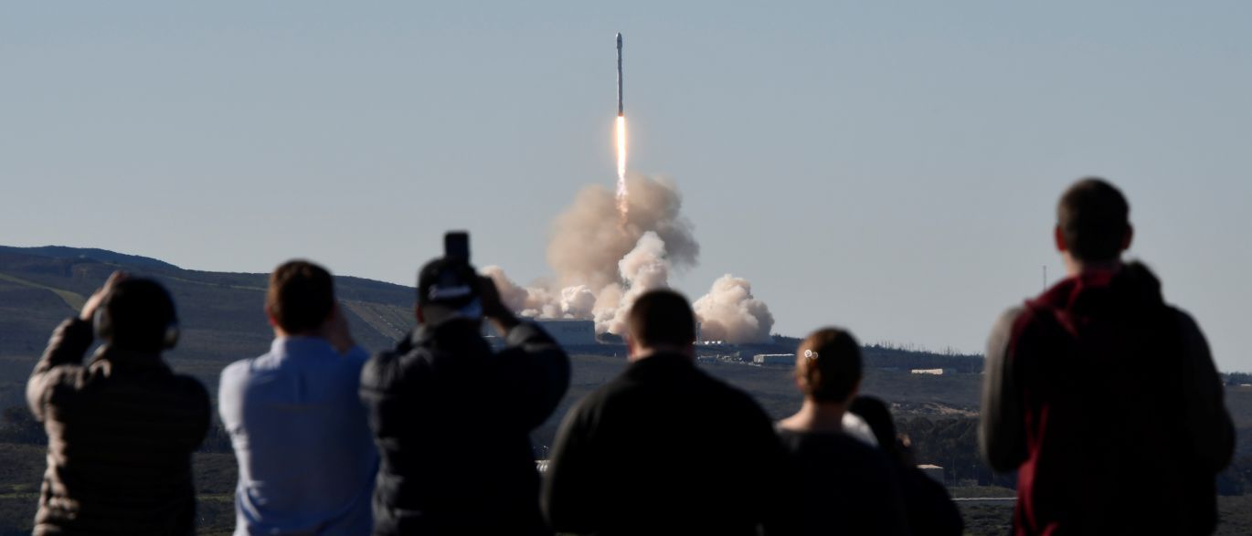 SpaceX lança primeiro foguete Falcon 9 desde a explosão de setembro (VÍDEO)