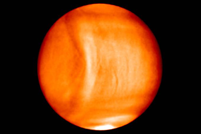 Espaçonave japonesa fotografa onda gigante em Vênus