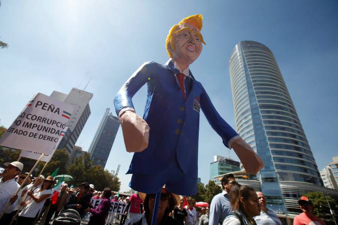 Cerca de 20 mil protestam contra Trump no México