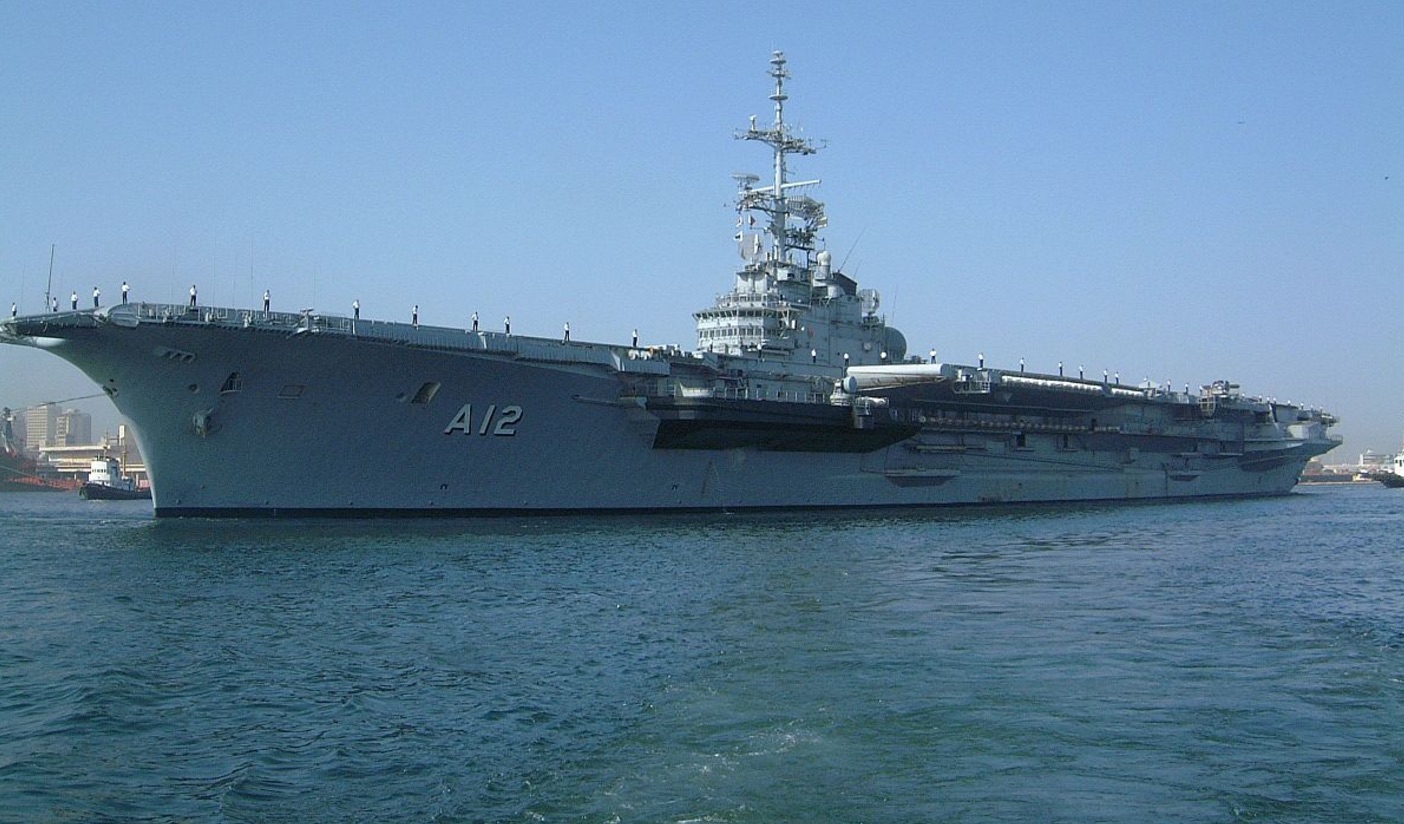 Marinha decide desativar único porta-aviões