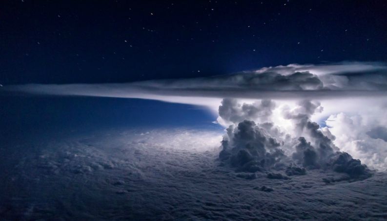 Veja 10 fotografias do céu registradas dentro da cabine de um avião: é de tirar o fôlego