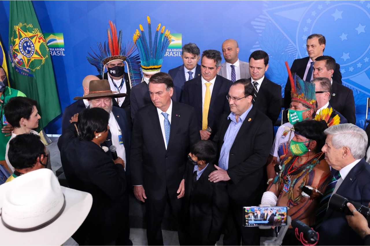 AUTONOMIA ECONÔMICA: Barbudo participa de evento com Bolsonaro e indígenas 
