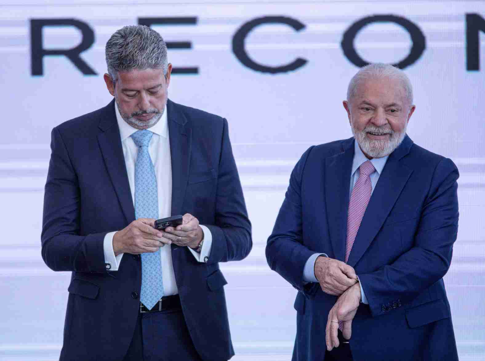 Encontros secretos de Lira e Lula contradiz as promessas de transparência