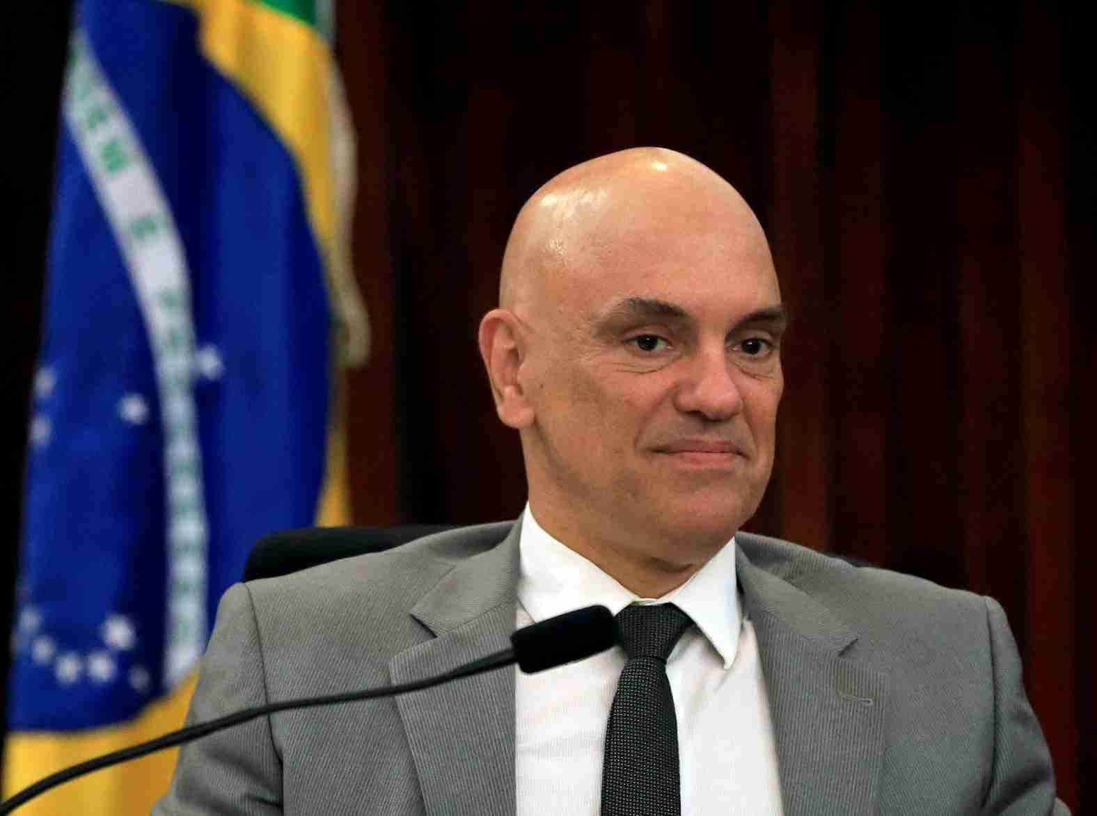 Alexandre de Moraes vota favorável para permitir entrada de policial sem mandato em caso de fuga ao avistar a viatura