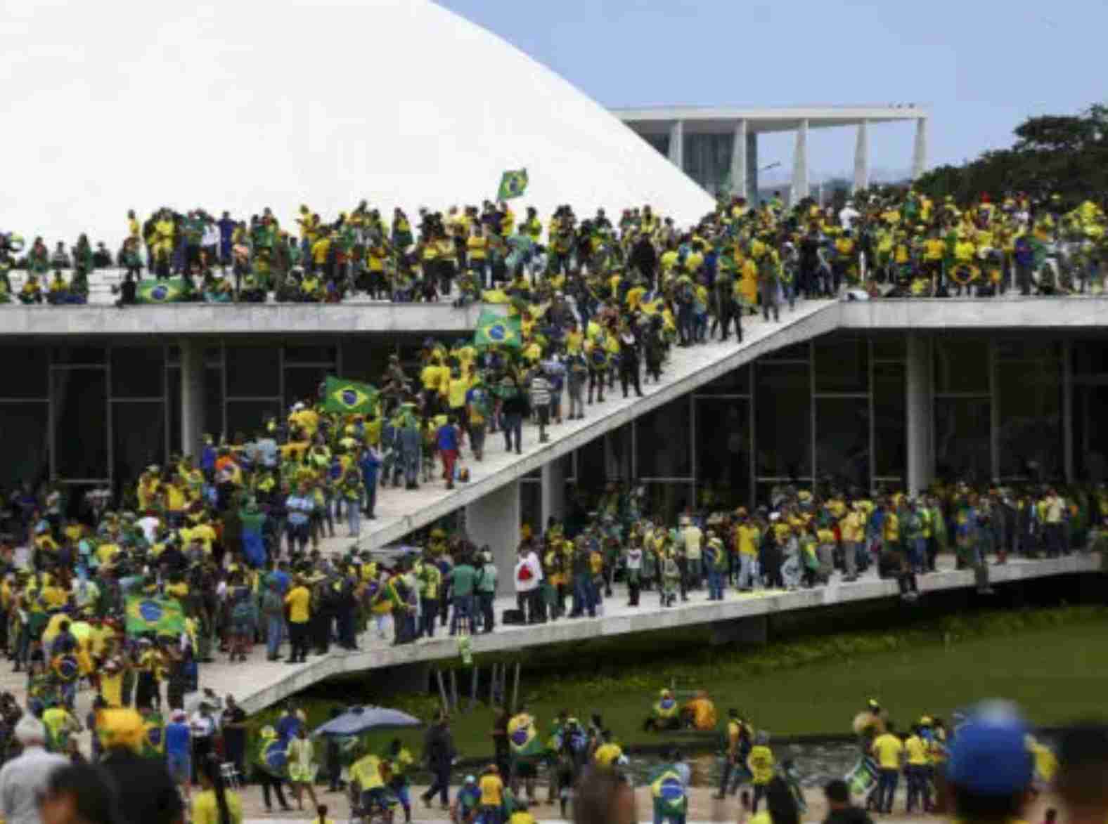 Mesmo com pedido de soltura, 15 pessoas continuam presos do 8 de janeiro