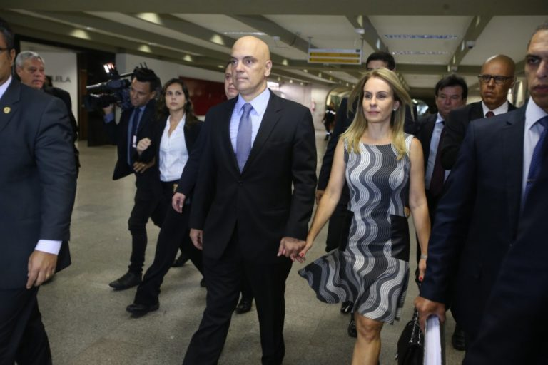 Banco Master assinou contrato de R$ 129 MILHÕES com o escritório da esposa de Alexandre de Moraes, diz site