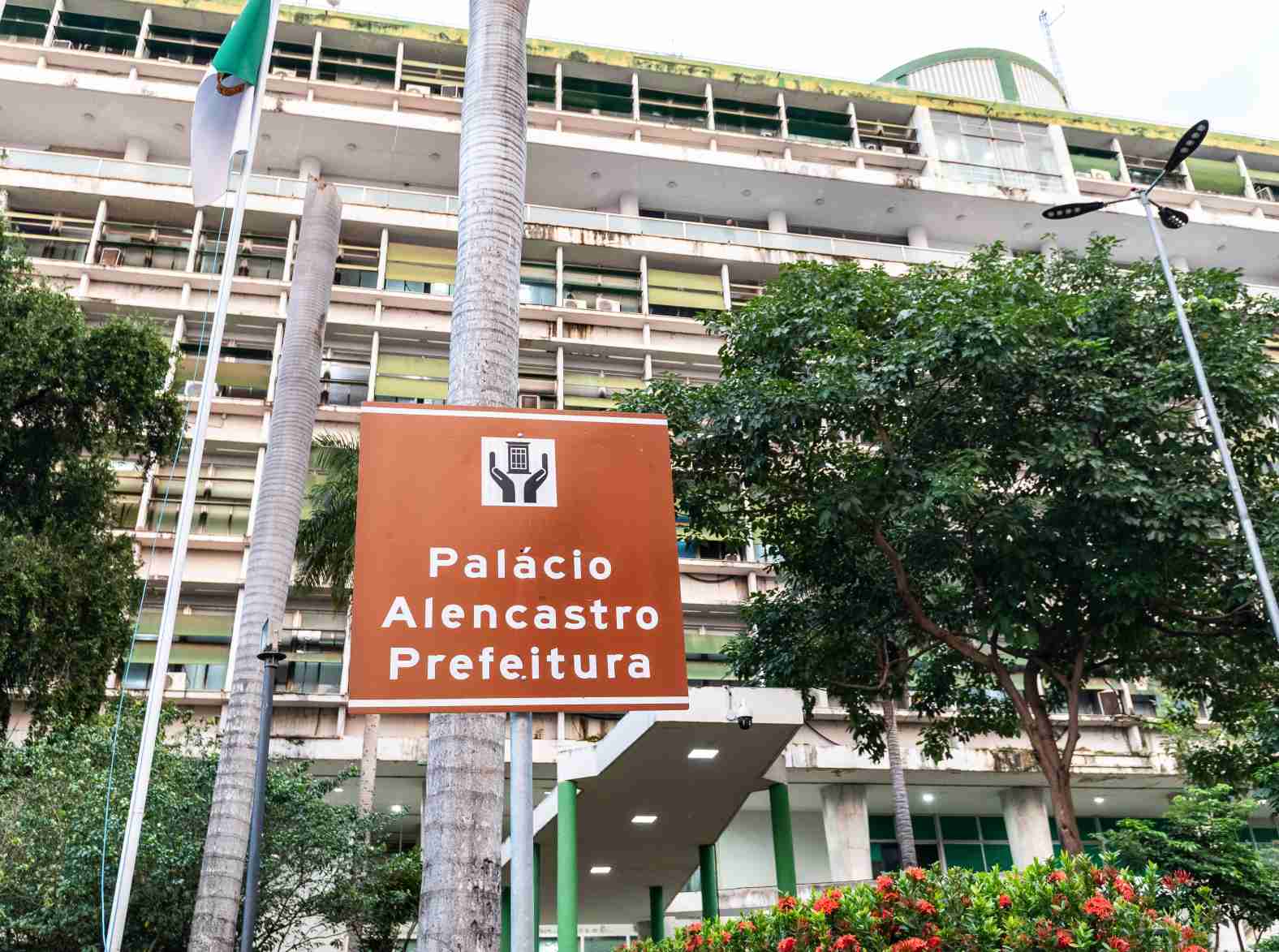 Prefeitura de Cuiabá paga salários com bônus de desempenho aos professores e técnicos da educação