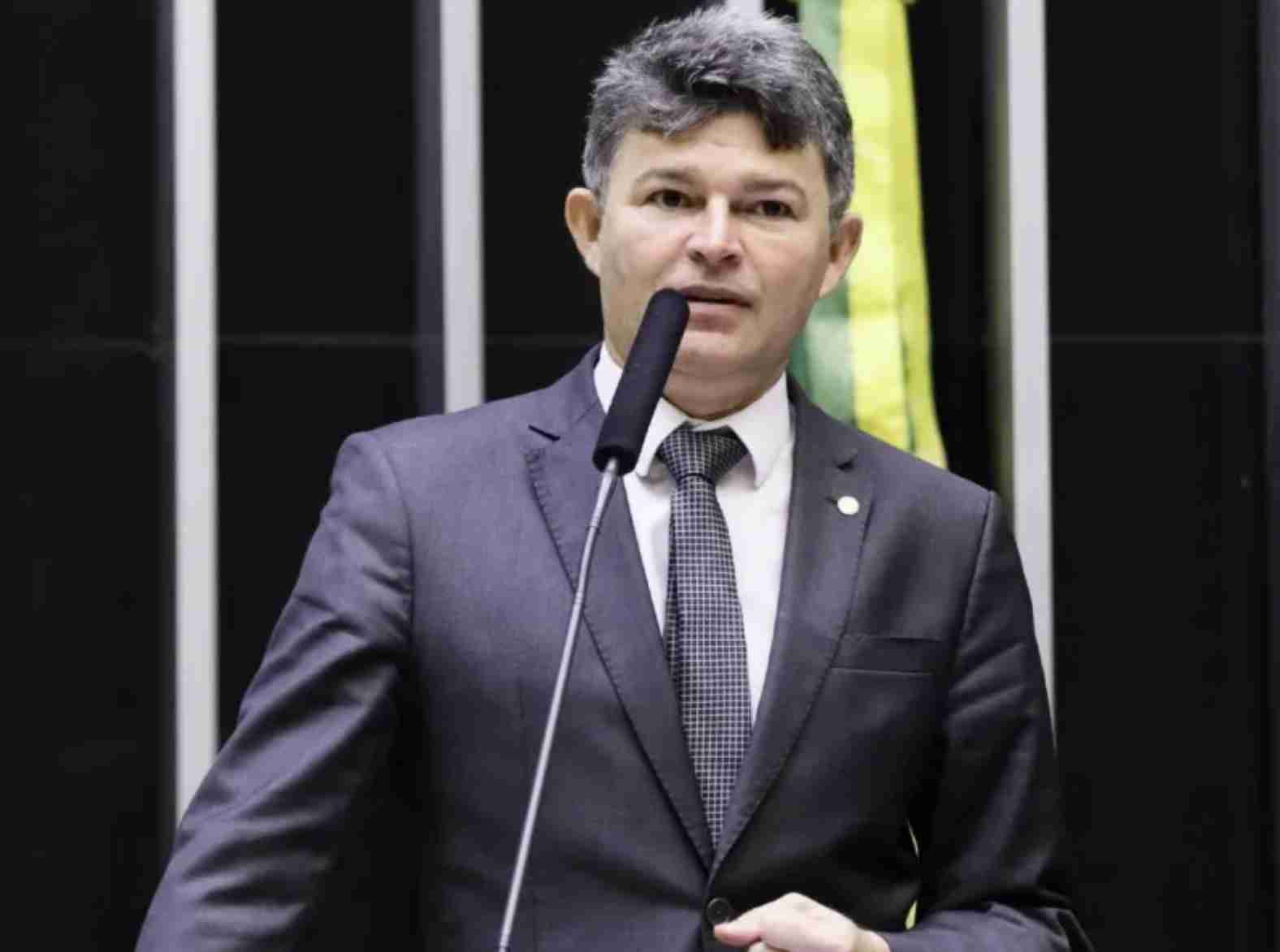 José Medeiros esclarece posição sobre universidades e verba pública