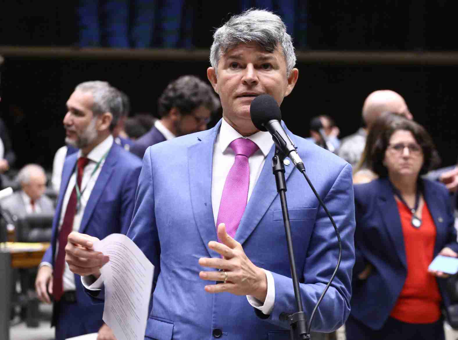 Medeiros protocola representações contra escola de samba no Carnaval de 2026