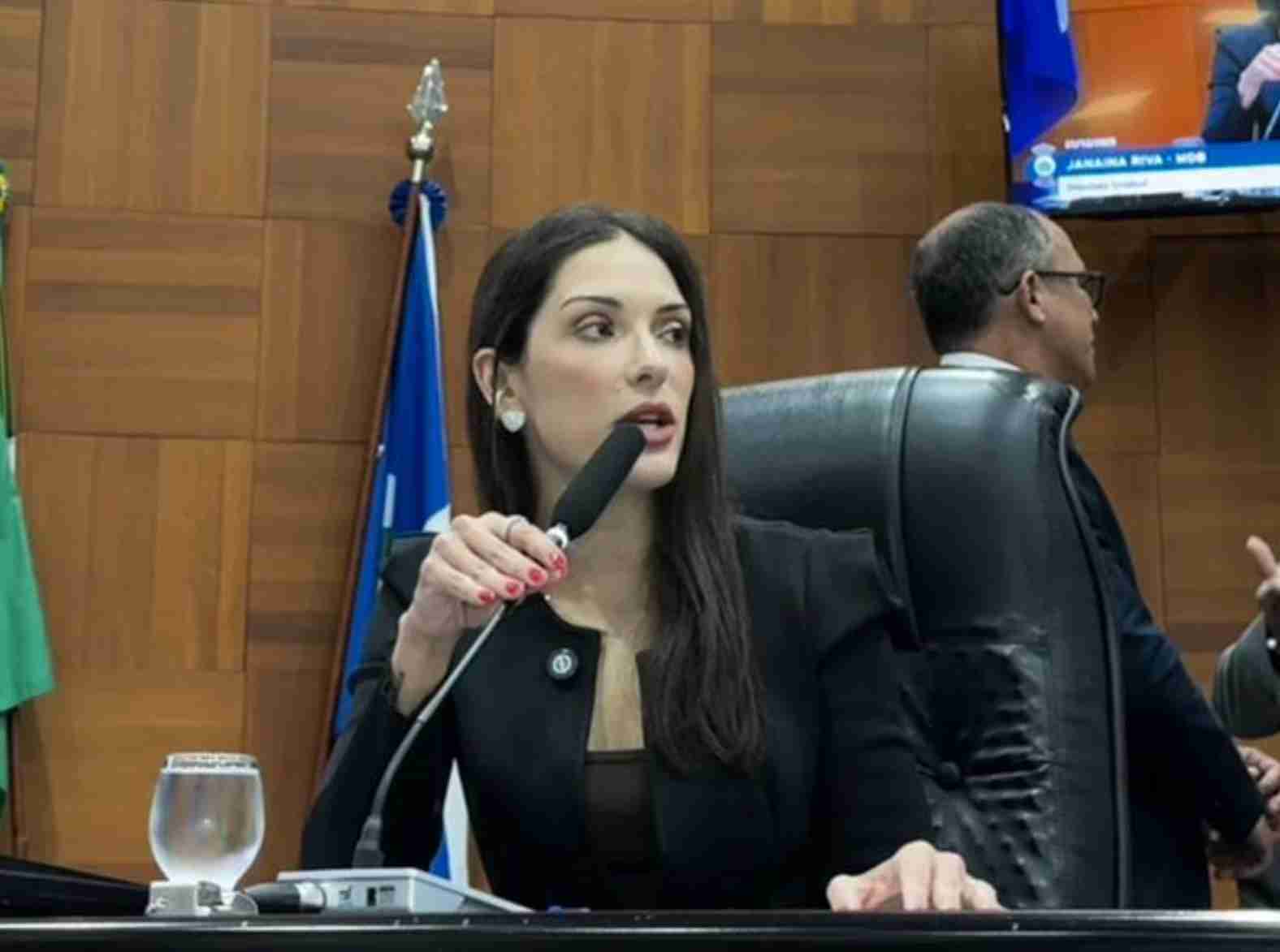 Janaina Riva propõe fim da cobrança de 14% sobre aposentados do Estado