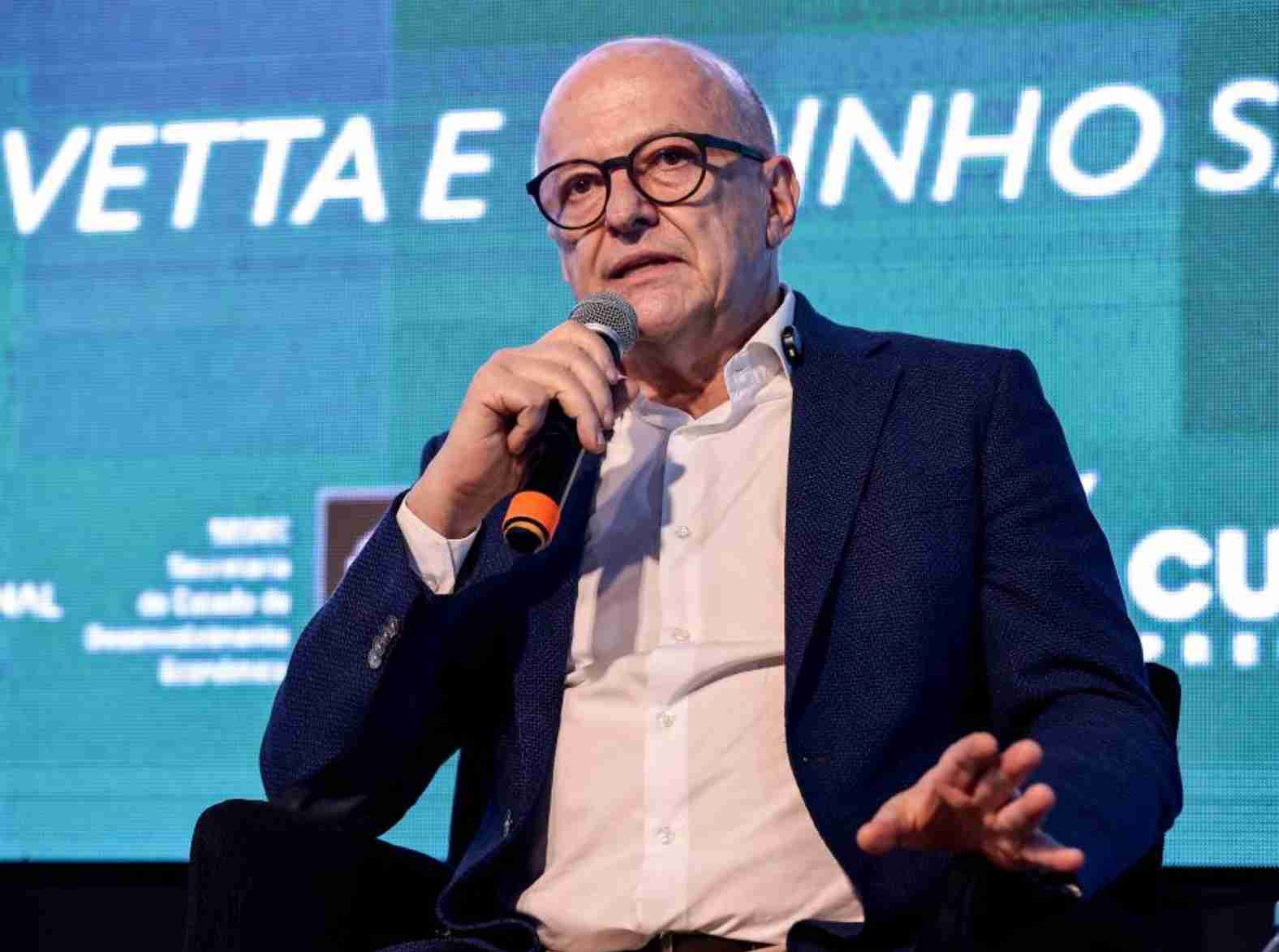 Pivetta sanciona lei que proíbe conteúdos sobre ‘ideologia de gênero’ em escolas estaduais