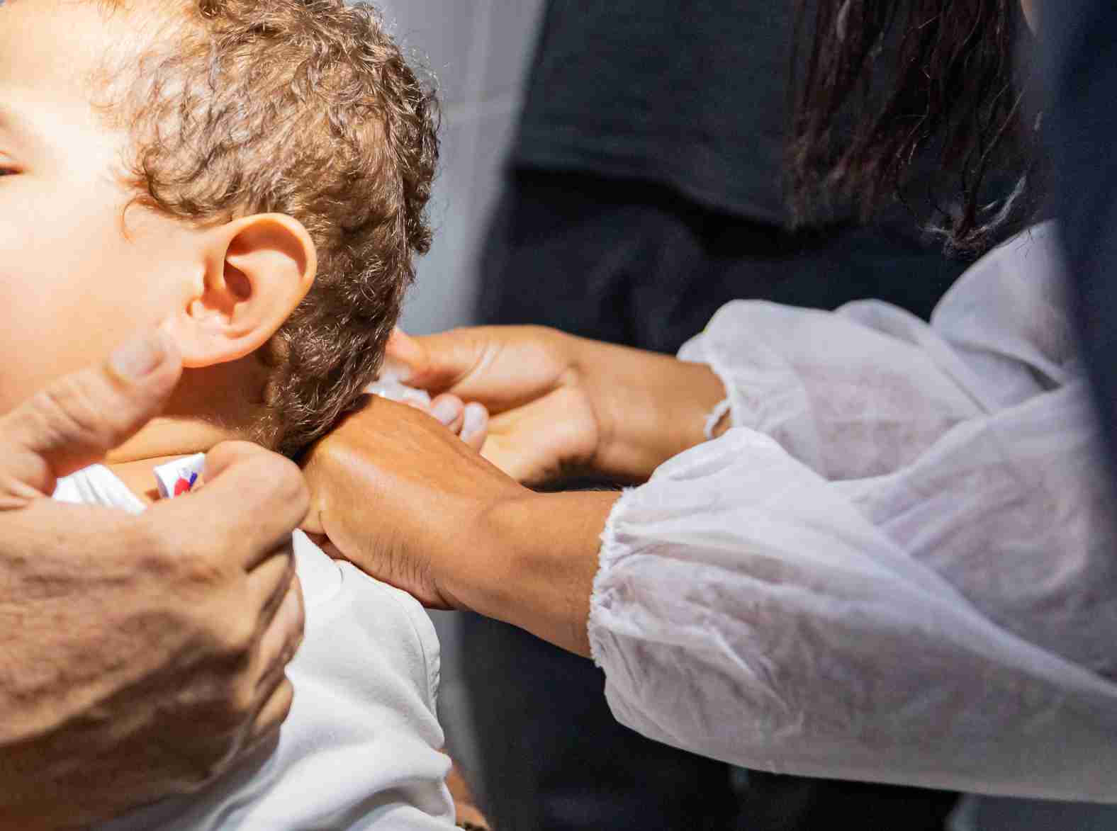 Vacinação contra meningite é reforçada em Cuiabá com atendimento em 72 unidades