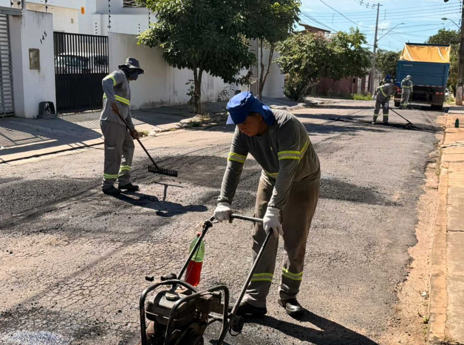 Mutirão acelera recuperação das ruas e melhora mobilidade em Cuiabá
