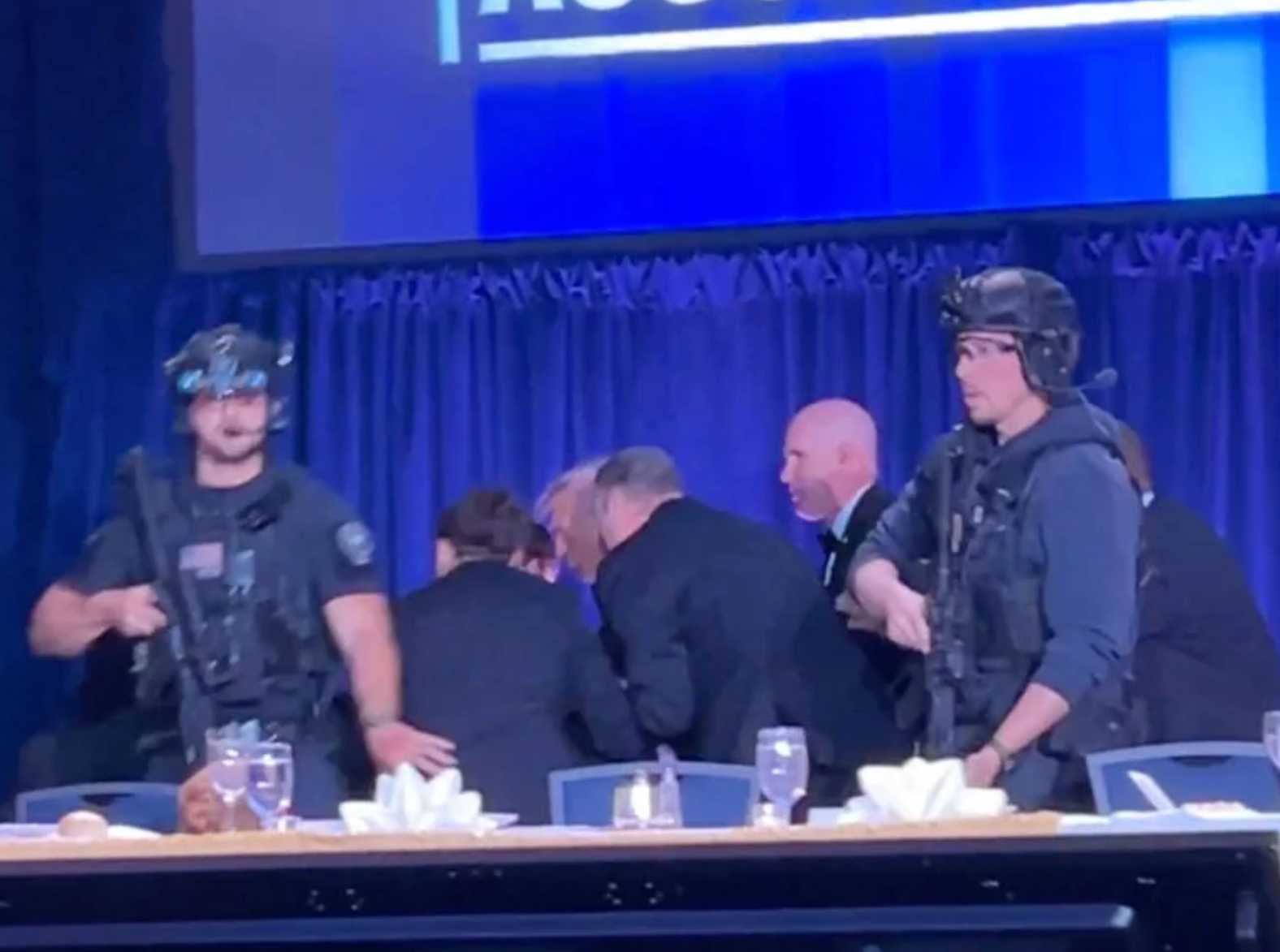 Trump é retirado de evento após incidente com tiros em Washington