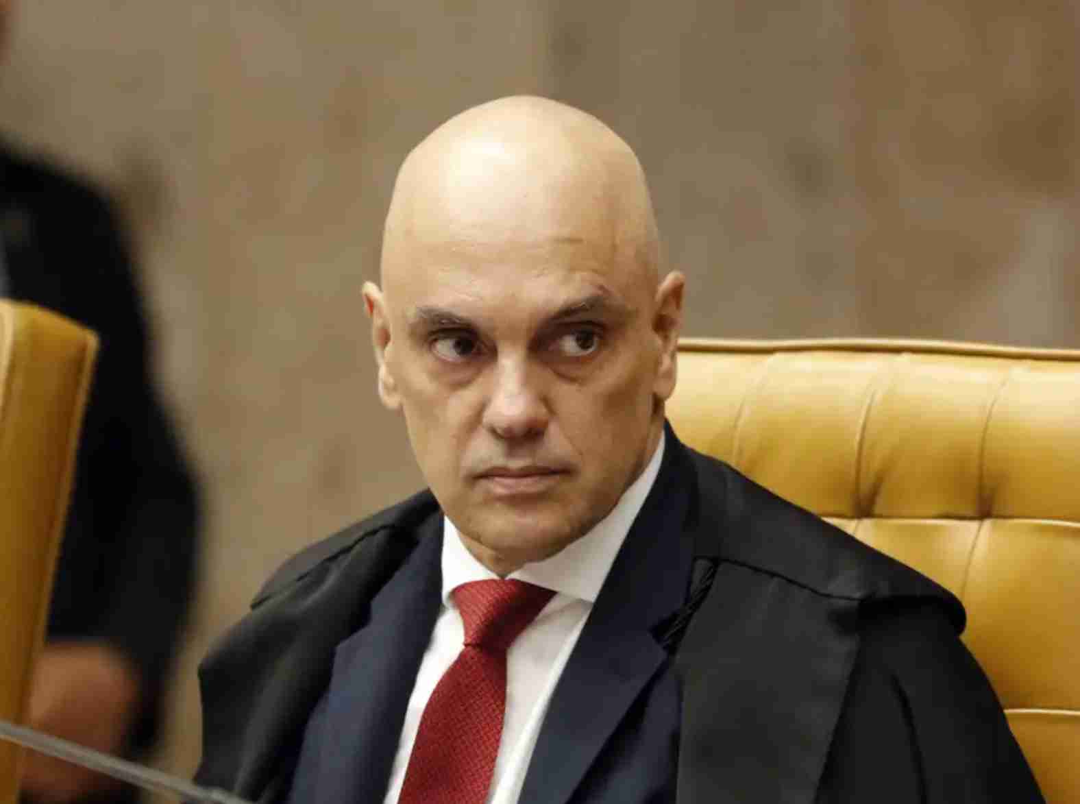 Moraes mantém restrição a visitas dos filhos de Bolsonaro no Dia dos Pais enquanto 1.520 presos do DF têm saída temporária