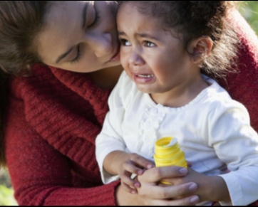 Maternidade: Colo de mãe é santo remédio em qualquer idade, diz psicoterapeuta