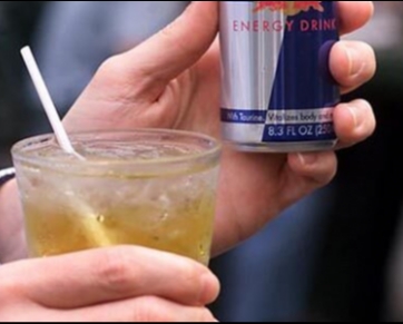 Bebidas energéticas podem aumentar o risco do uso de cocaína, Diz estudo