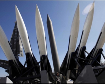 Preocupante: Teerã revela novo míssil balístico que pode carregar várias ogivas