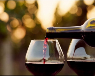 Beber 2 taças de vinho por dia reduz risco de Alzheimer