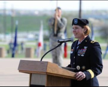 Mulher assume maior comando do Exército dos EUA pela 1ª vez na história.