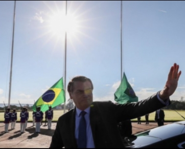 ‘Ladrão de celular tem que ir para o pau’, diz Bolsonaro