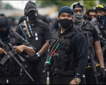 Milícia negra armada sai às ruas de Louisville, nos EUA