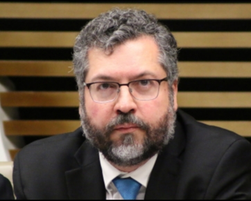 Presidente da Frente Brasil-China busca a demissão de Araújo