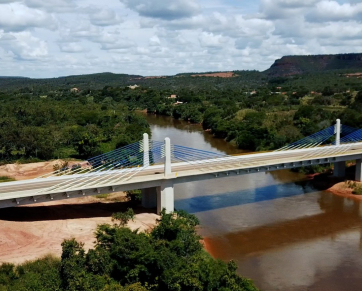Caminhoneiros e agronegócio celebram ponte sobre o Rio Parnaíba
