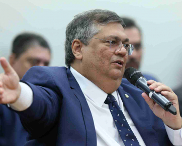 Parlamentares da oposição pedem impeachment de Flávio Dino