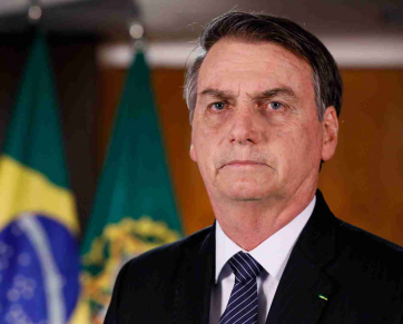 Jair Bolsonaro foi internado às pressas após desconforto intestinal