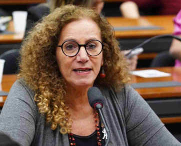 Deputada Feghali associa morte de irmão de Sâmia Bomfim ao fascismo