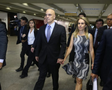 Banco Master assinou contrato de R$ 129 MILHÕES com o escritório da esposa de Alexandre de Moraes, diz site
