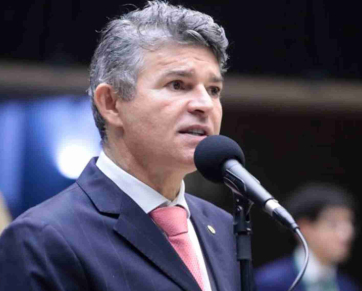 Medeiros pede bloqueio de valores e aciona órgãos de controle em caso envolvendo Vorcaro