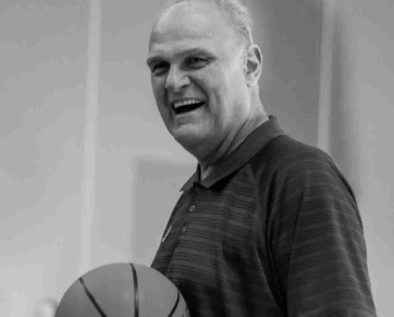 Lenda do basquete brasileiro, Oscar Schmidt morre aos 68 anos em São Paulo