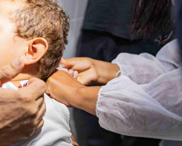 Vacinação contra meningite é reforçada em Cuiabá com atendimento em 72 unidades