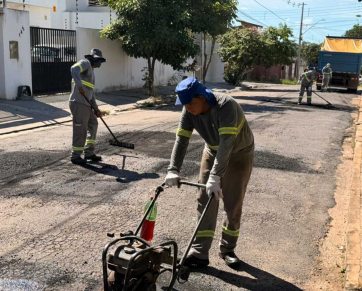 Mutirão acelera recuperação das ruas e melhora mobilidade em Cuiabá